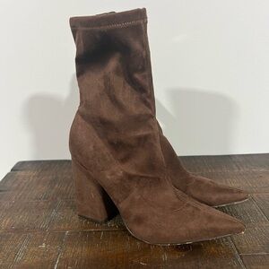 Marc Fisher LTD Larry Pointed Toe Ankle Boot 8M